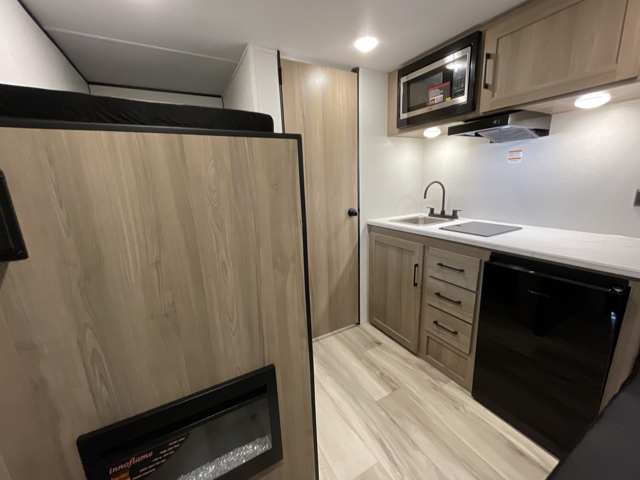 2026 Keystone Coleman 13B — photo 3 of 8