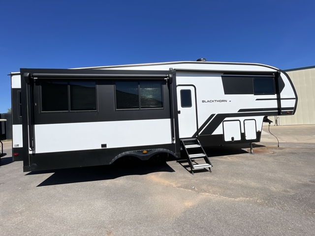 2025 East To West Blackthorn 28RL — photo 5 of 8