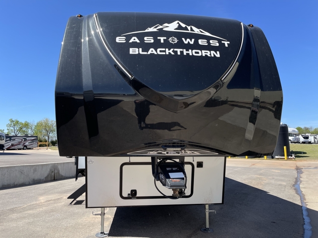 2025 East To West Blackthorn 28RL — photo 4 of 8