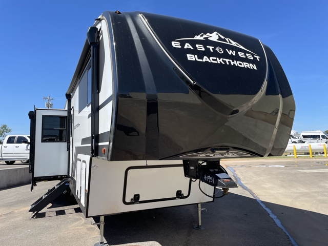 2025 East To West Blackthorn 28RL — photo 1 of 8