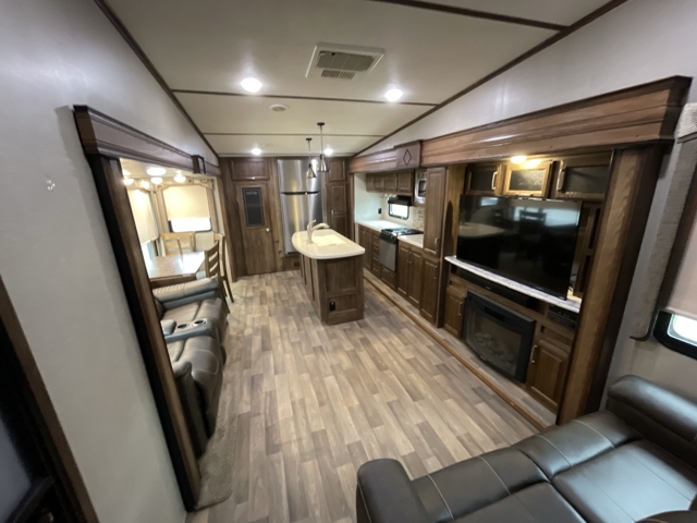 2018 Keystone Cougar 341RKI — photo 3 of 8