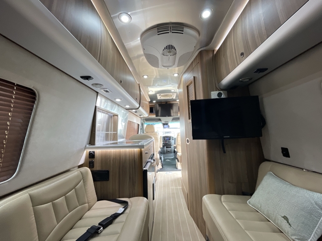 2016 Airstream Interstate Grand Tour Ext — photo 2 of 7
