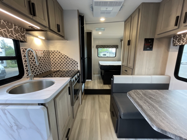 2024 Forest River Sunseeker LE 2250SC — photo 3 of 8