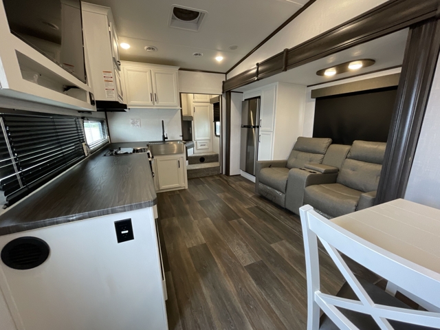 2023 Dutchmen Atlas 2942BHF — photo 3 of 8