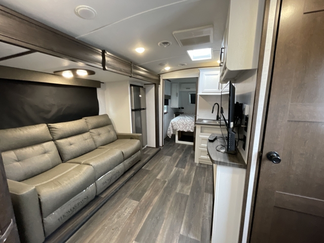 2022 Dutchmen Atlas 2202RB — photo 4 of 8