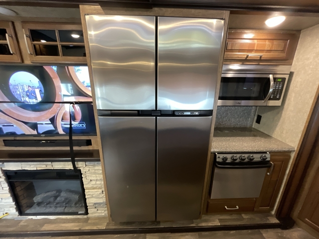 2017 Keystone Montana 3950BR — photo 7 of 8