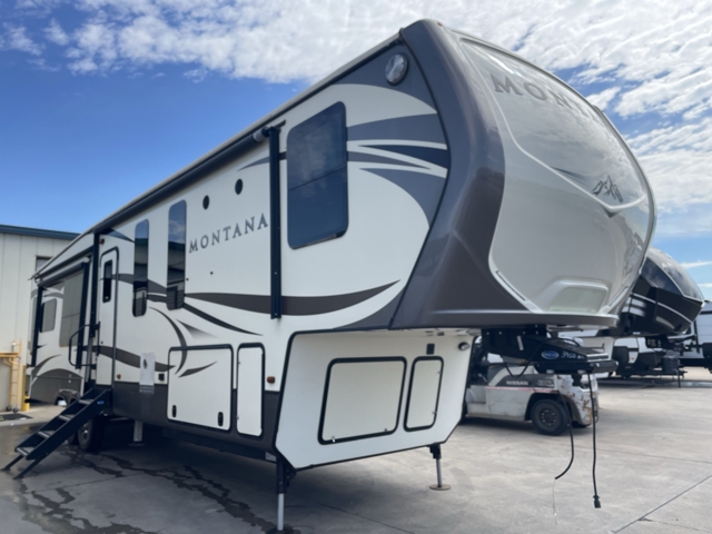 2017 Keystone Montana 3950BR — photo 1 of 8