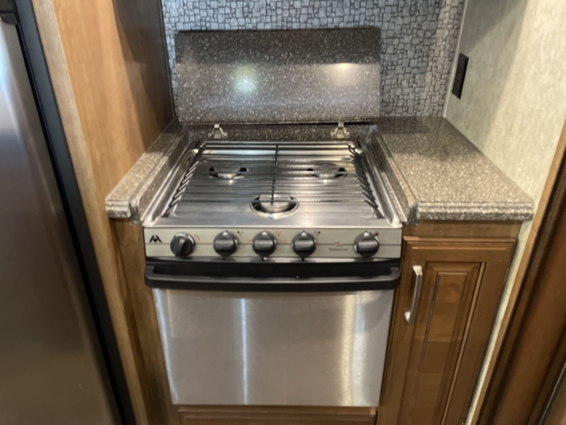 2017 Keystone Montana 3950BR — photo 8 of 8