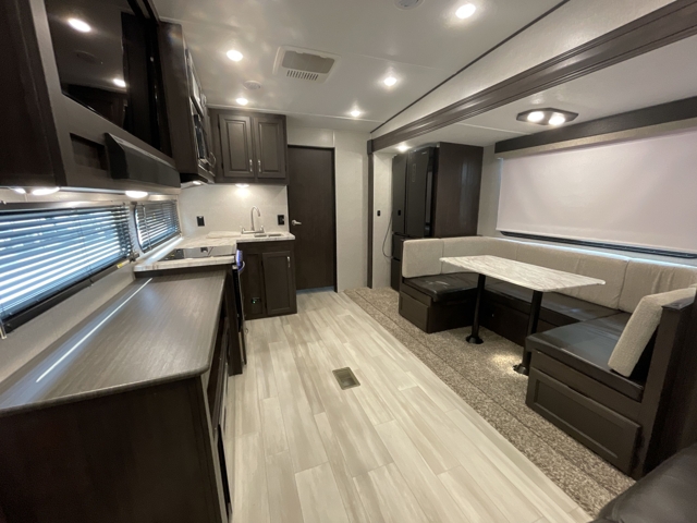 2022 Shasta Phoenix Lite 274BH — photo 2 of 8