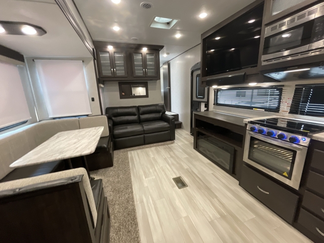 2022 Shasta Phoenix Lite 274BH — photo 3 of 8