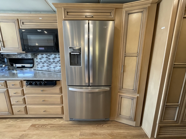 2017 Newmar Canyon Star 3953 — photo 7 of 8