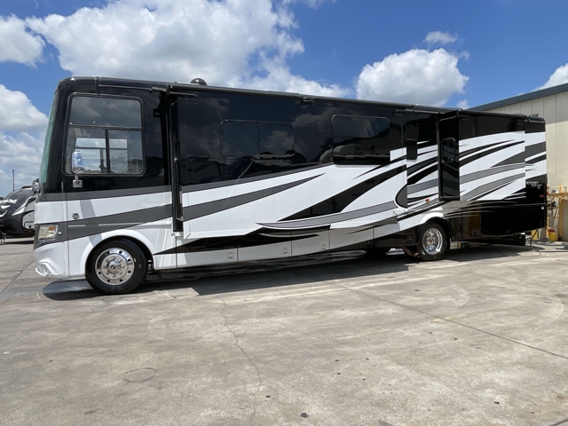 2017 Newmar Canyon Star 3953 — photo 5 of 8