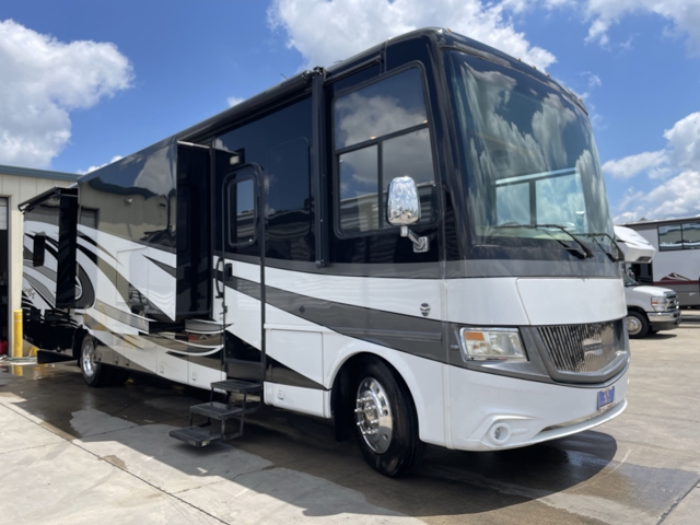 2017 Newmar Canyon Star 3953 — photo 1 of 8