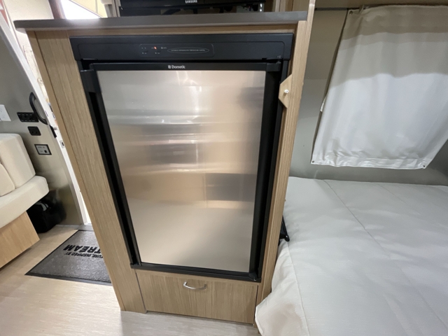 2017 Airstream Flying Cloud 19 — photo 6 of 8