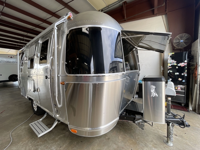 2017 Airstream Flying Cloud 19 — photo 1 of 8