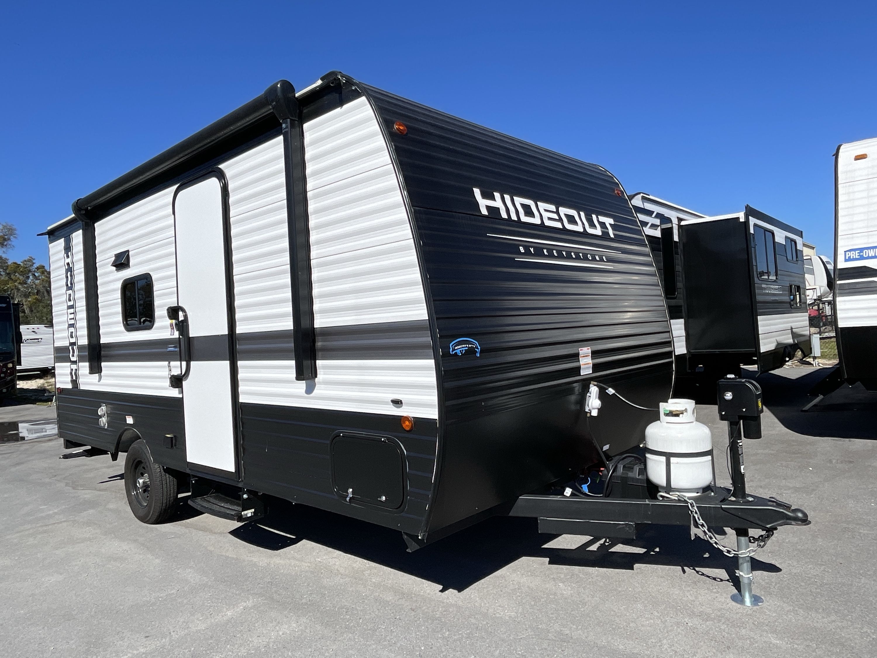 Keystone hideout travel trailer | WillowStreeHouseTreasures.com