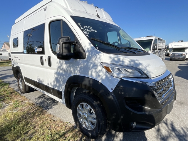 2026 Thor Freedom Elite 17D Pop-top — photo 1 of 8