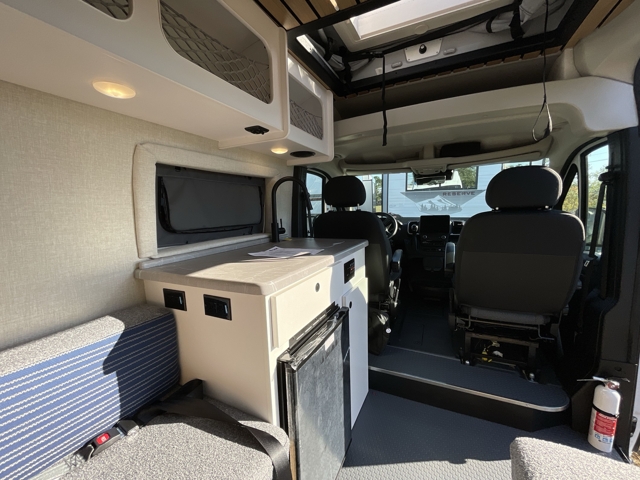 2026 Thor Freedom Elite 17D Pop-top — photo 4 of 8