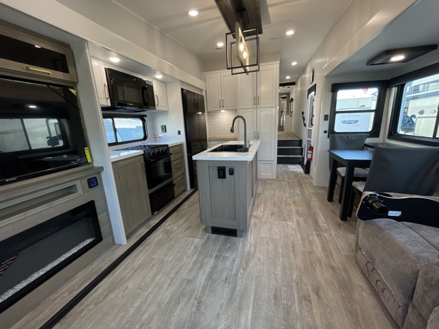 2026 Jayco Eagle 355MBQS — photo 4 of 8