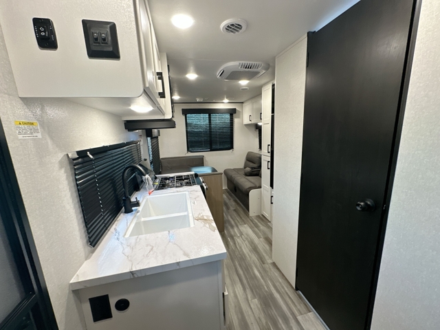 2026 Jayco Jay Flight SLX 210QB — photo 3 of 8