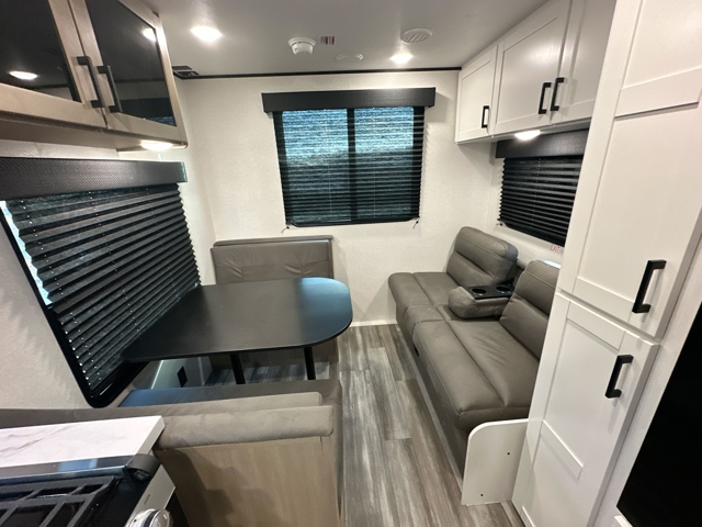 2026 Jayco Jay Flight SLX 210QB — photo 4 of 8