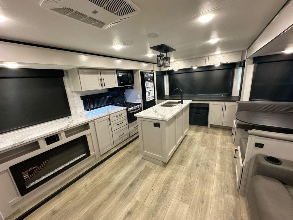 2026 Jayco Jay Feather 27MK — photo 4 of 8