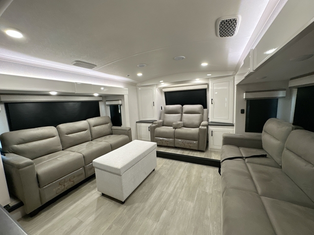 2026 Jayco Pinnacle 39FLOK — photo 3 of 8