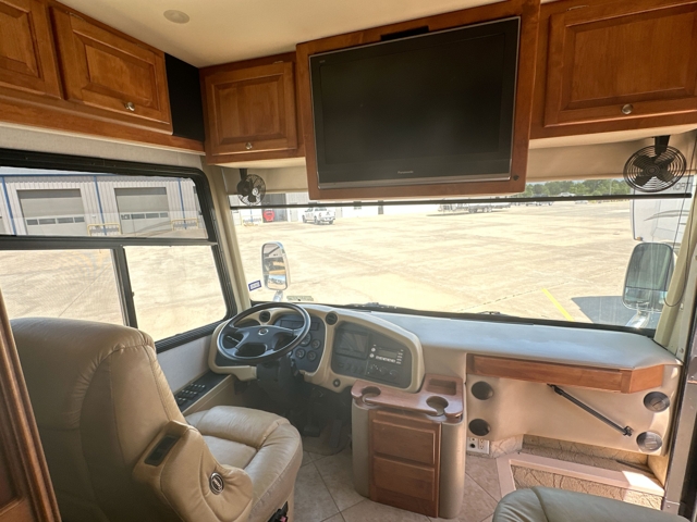 2008 Tiffin Phaeton 40QTH — photo 7 of 8