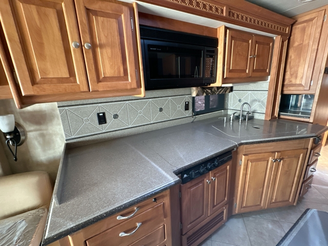 2008 Tiffin Phaeton 40QTH — photo 8 of 8