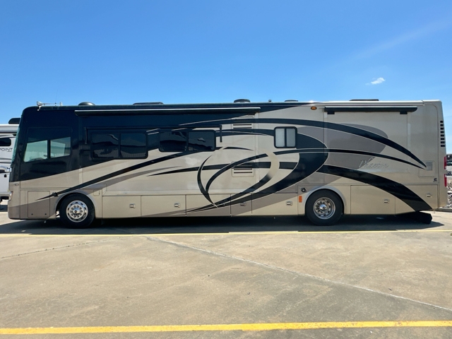 2008 Tiffin Phaeton 40QTH — photo 4 of 8