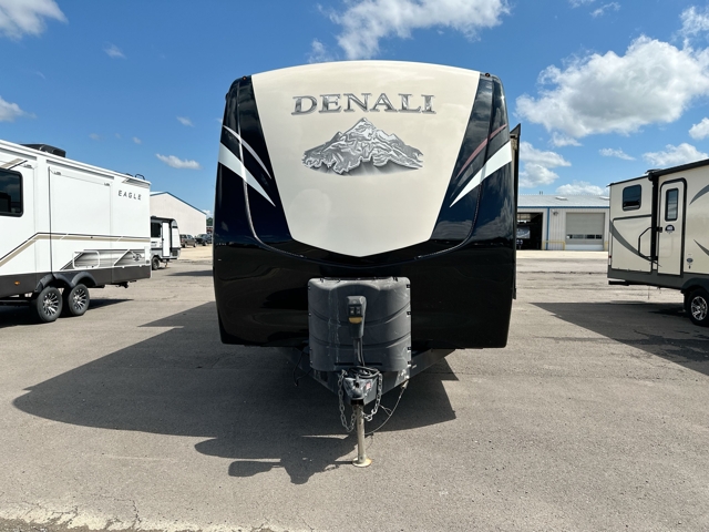 2017 Dutchmen Denali 325RL — photo 5 of 8