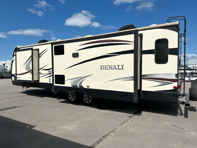 2017 Dutchmen Denali 325RL — photo 7 of 8