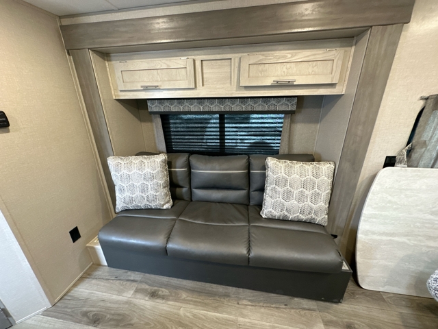 2022 Coachmen Catalina Summit 184FQS — photo 3 of 8