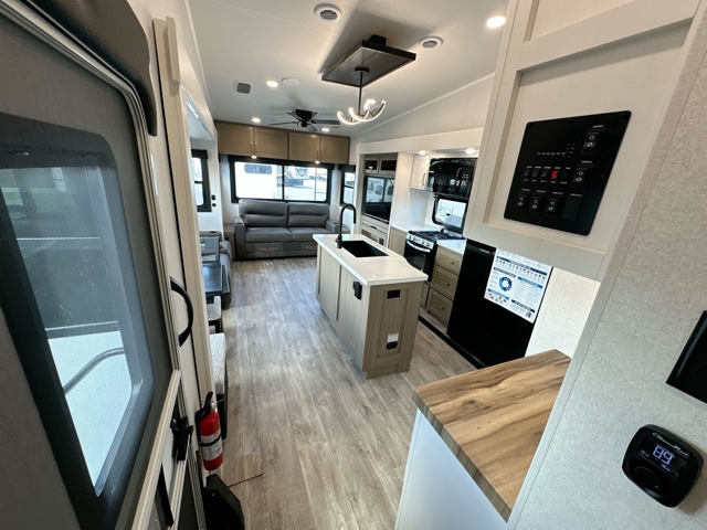 2027 Jayco Eagle 321RSTS — photo 3 of 8