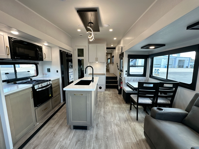 2027 Jayco Eagle 321RSTS — photo 4 of 8