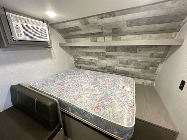 2023 Coleman Coleman Lantern LT 17B — photo 4 of 8