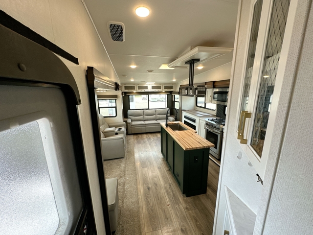 2022 Prime Time Crusader 305RLP — photo 3 of 8