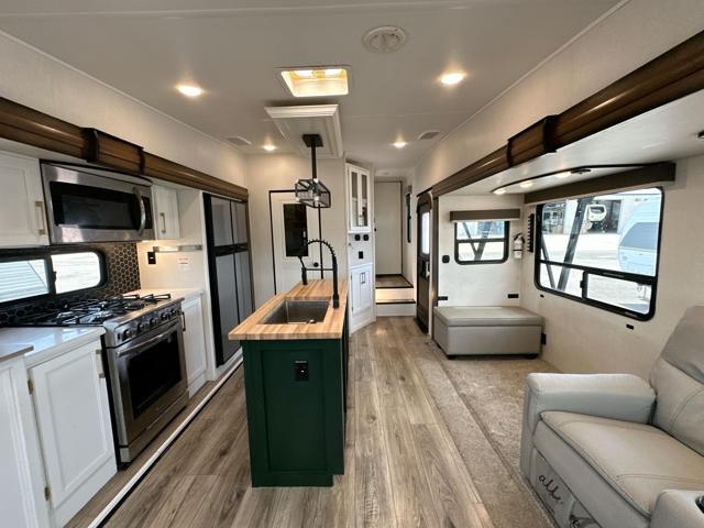 2022 Prime Time Crusader 305RLP — photo 4 of 8