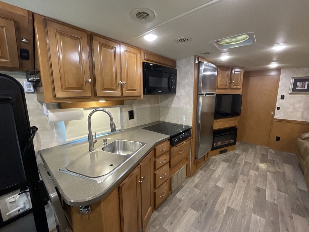 2020 Winnebago Adventurer 35F - Stock #2554477P | Pasco, WA