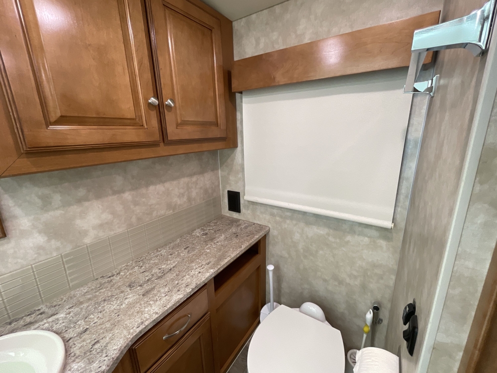 2020_winnebago_adventurer_35f_