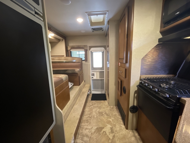 2013 Lance Lance 950S — photo 8 of 8