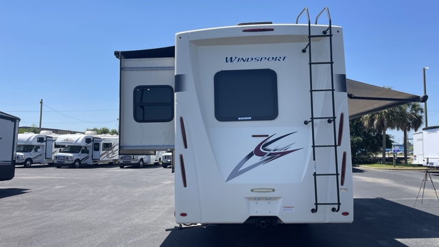 2023 Thor Windsport 31C — photo 7 of 8