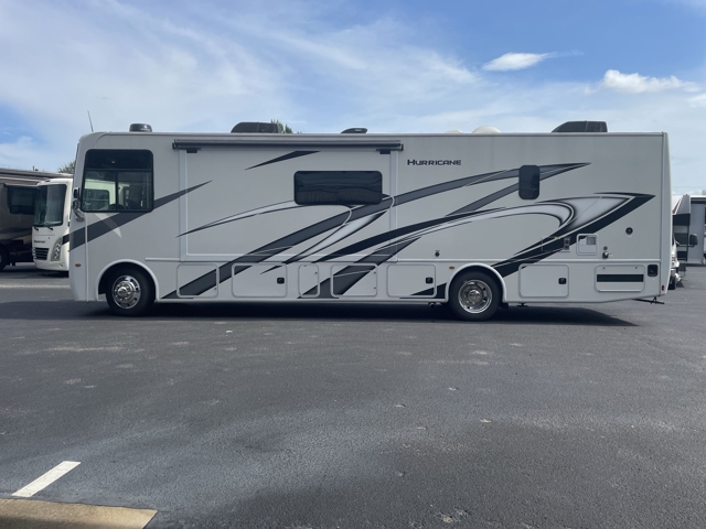 2024 Thor Hurricane 34R — photo 6 of 8