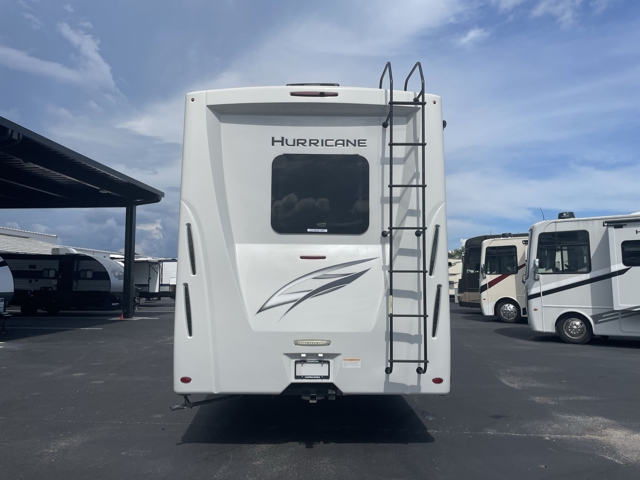 2024 Thor Hurricane 34R — photo 7 of 8