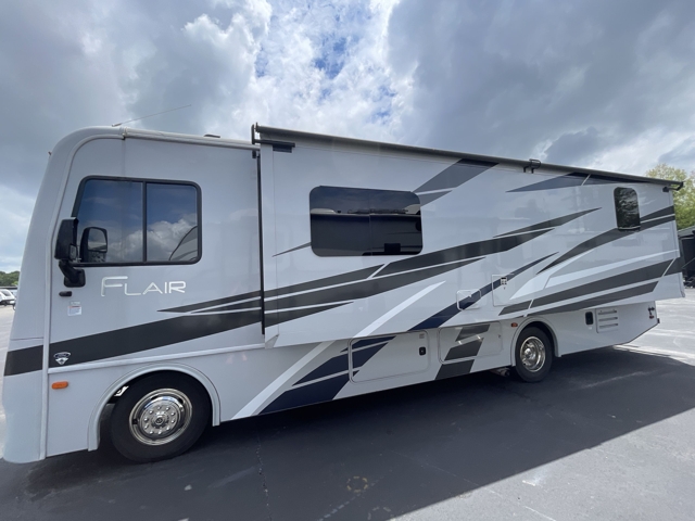 2023 Fleetwood Flair 29M — photo 6 of 8