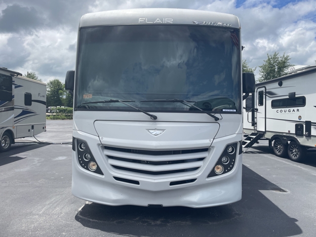 2023 Fleetwood Flair 29M — photo 5 of 8