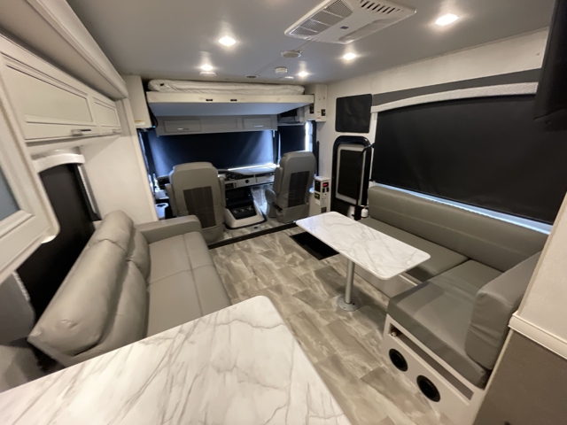 2023 Fleetwood Flair 29M — photo 4 of 8