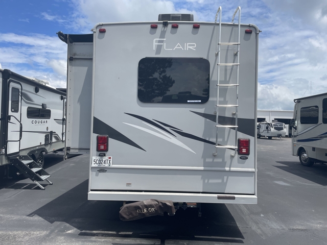 2023 Fleetwood Flair 29M — photo 7 of 8