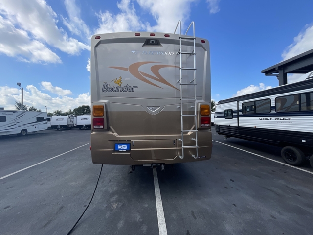 2007 Fleetwood Bounder 36Z — photo 7 of 8