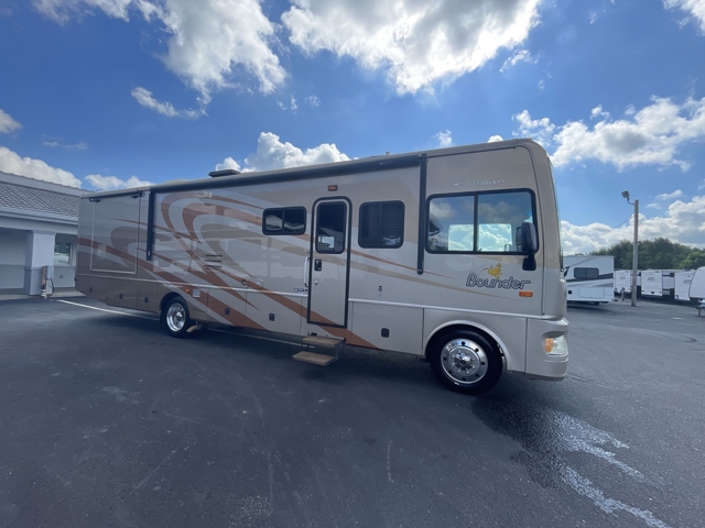 2007 Fleetwood Bounder 36Z — photo 5 of 8